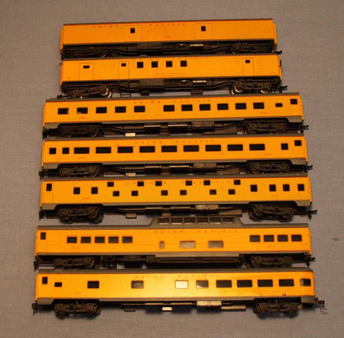 RivaRossi  HO Scale Union Pacific Passenger Car Set (7)