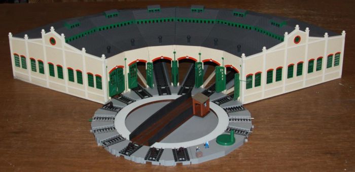 Bachmann HO 6 Stall Roundhouse & EZ-Track Manual Turntable