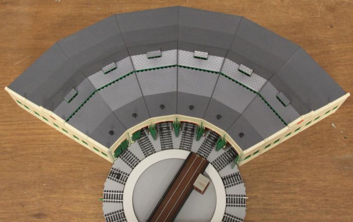 Bachmann HO 6 Stall Roundhouse & EZ-Track Manual Turntable
